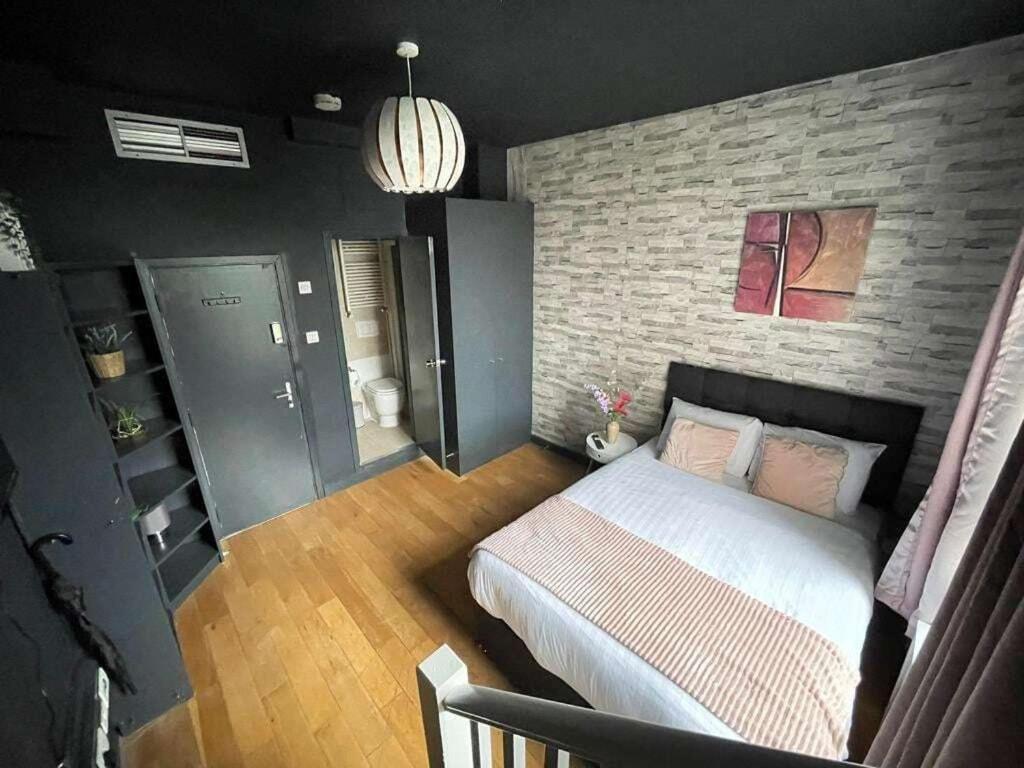 Portobello Road Artistic Studios 'Budget' ลอนดอน ห้อง รูปภาพ