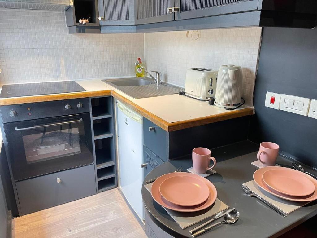 Portobello Road Artistic Studios 'Budget' ลอนดอน ห้อง รูปภาพ