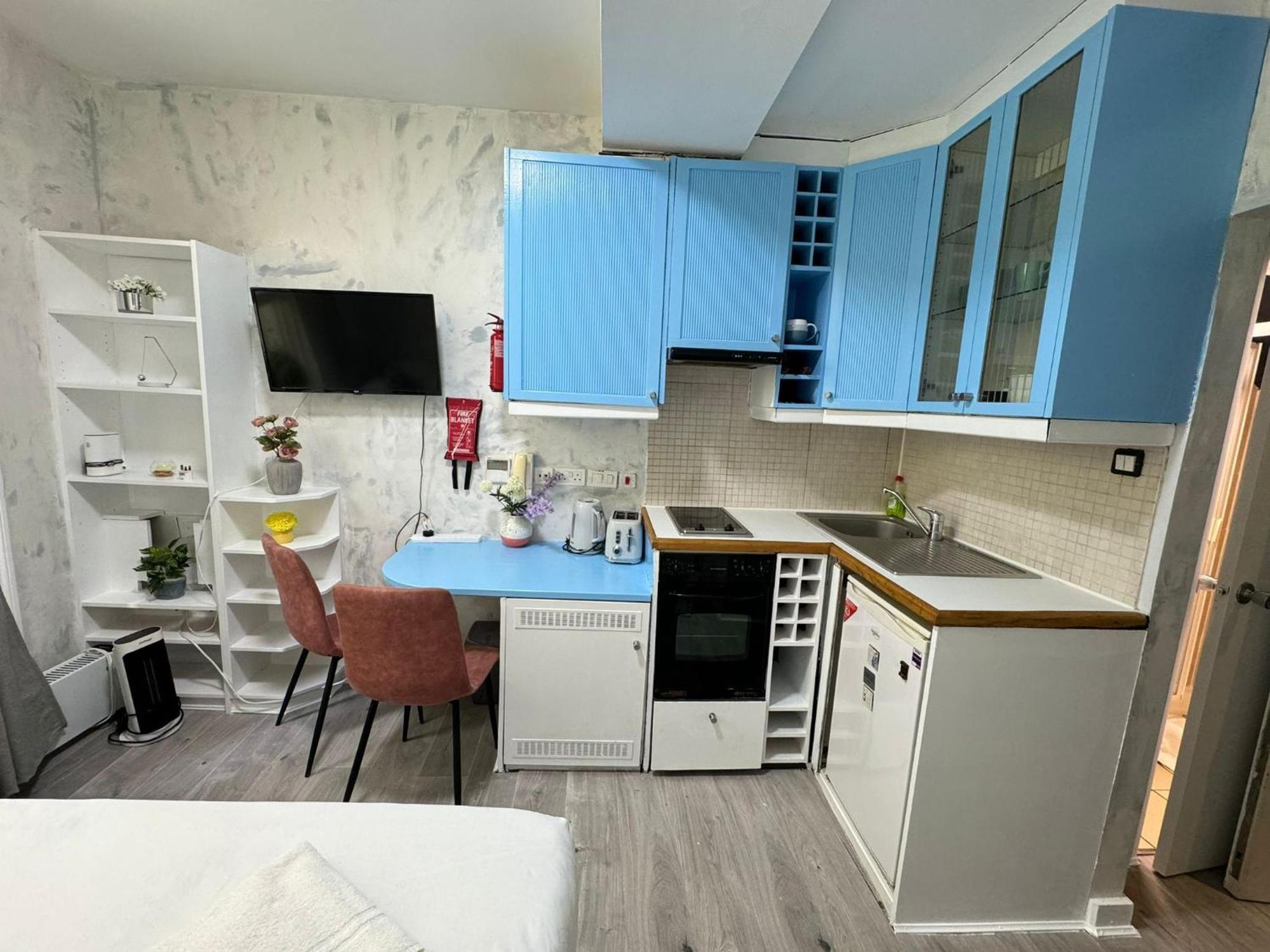 Portobello Road Artistic Studios 'Budget' ลอนดอน ห้อง รูปภาพ