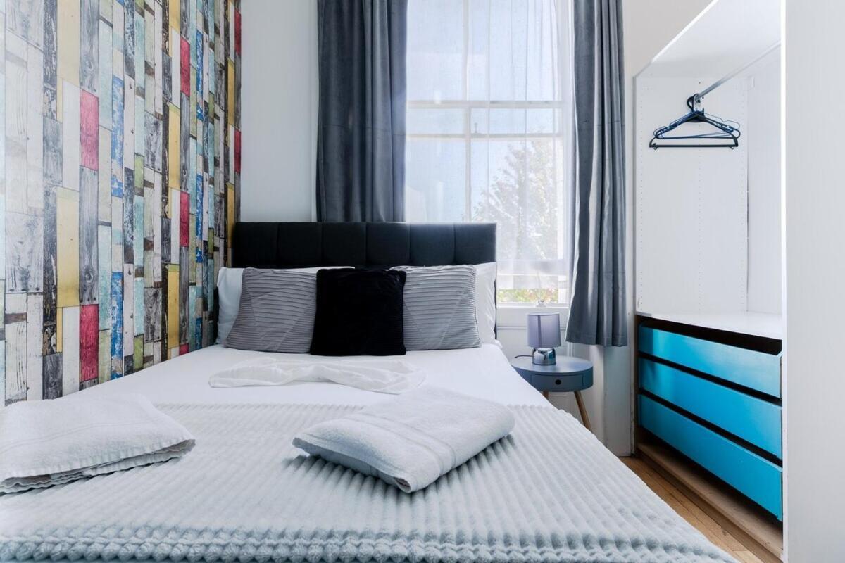 Portobello Road Artistic Studios 'Budget' ลอนดอน ห้อง รูปภาพ