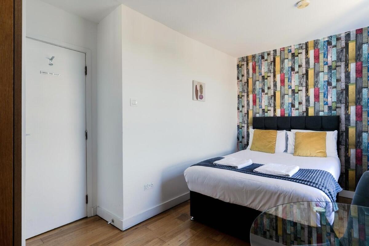 Portobello Road Artistic Studios 'Budget' ลอนดอน ห้อง รูปภาพ