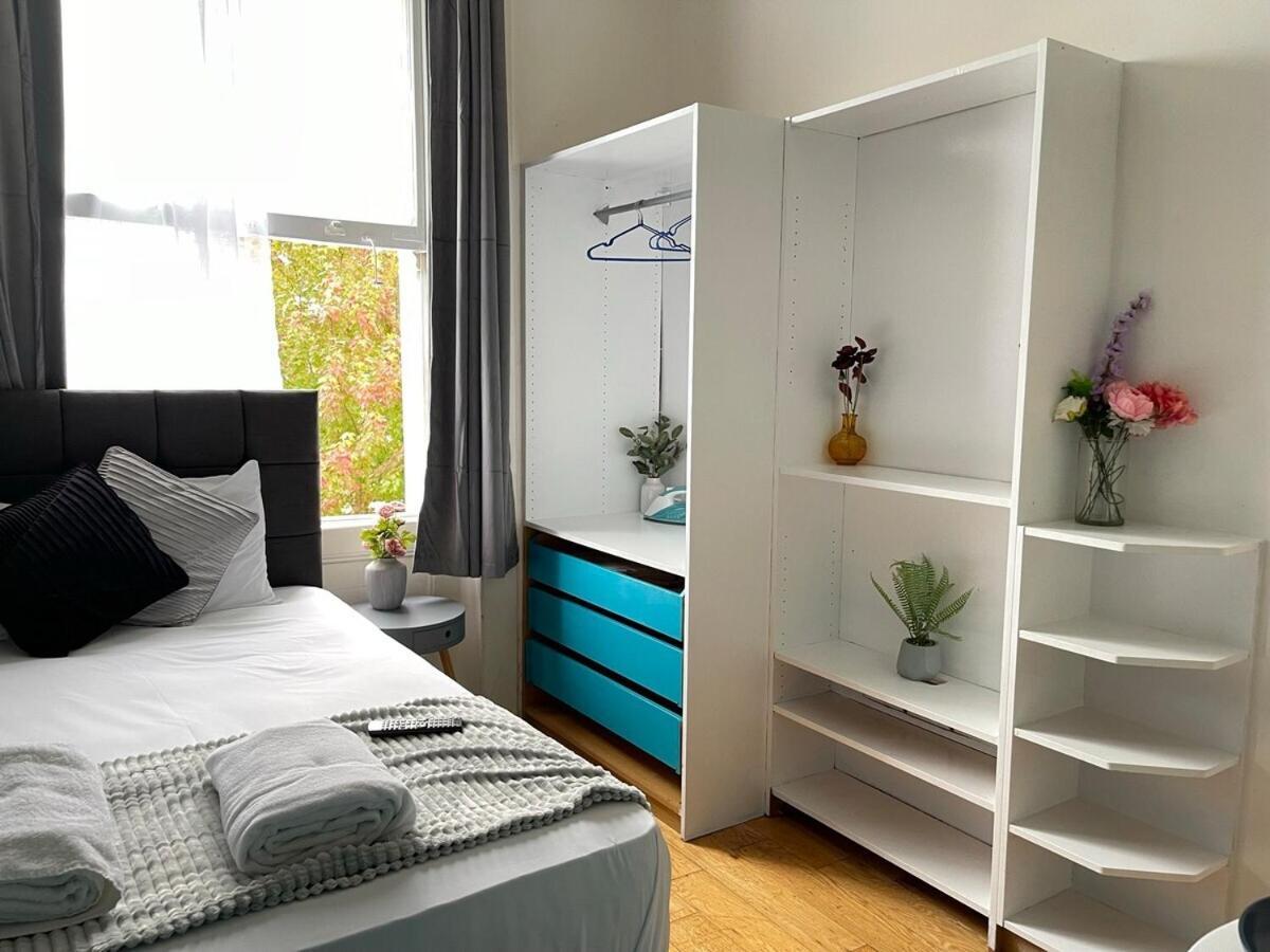 Portobello Road Artistic Studios 'Budget' ลอนดอน ห้อง รูปภาพ