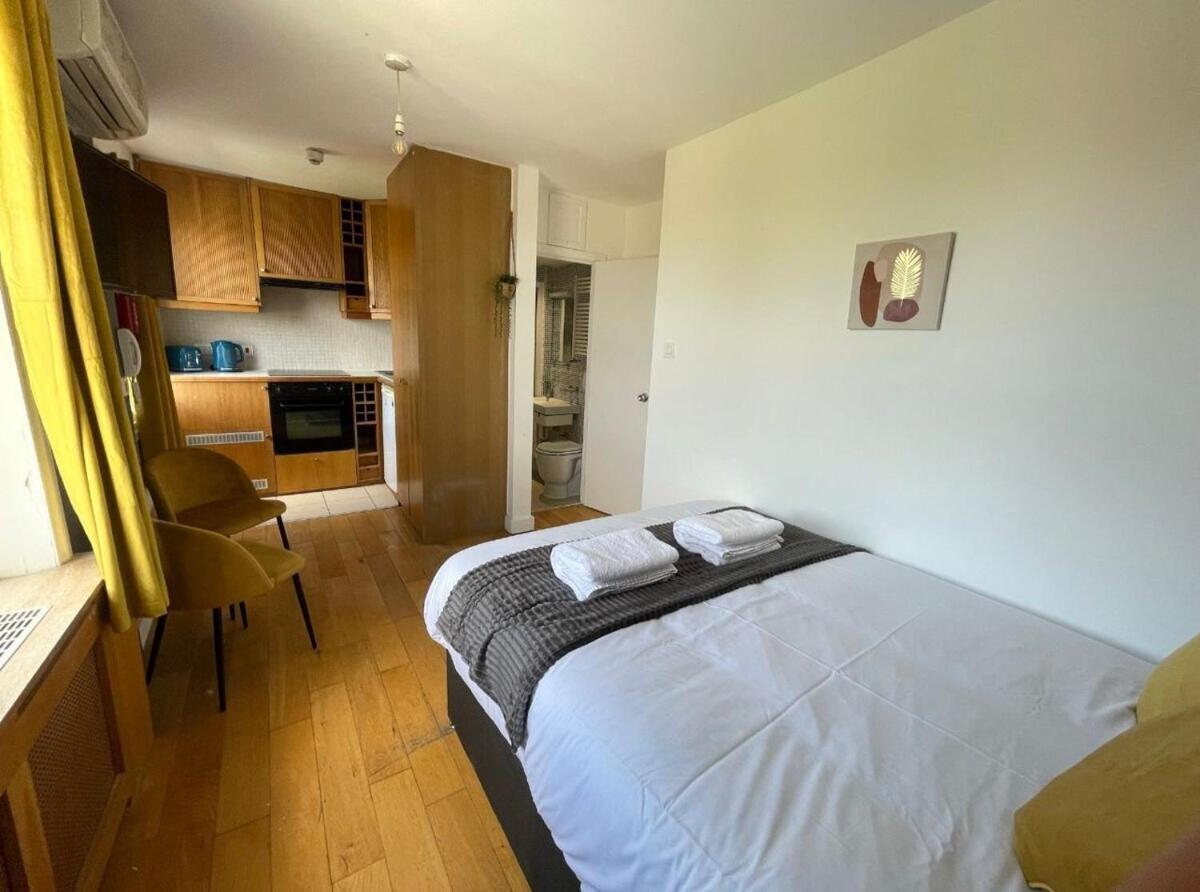 Portobello Road Artistic Studios 'Budget' ลอนดอน ห้อง รูปภาพ