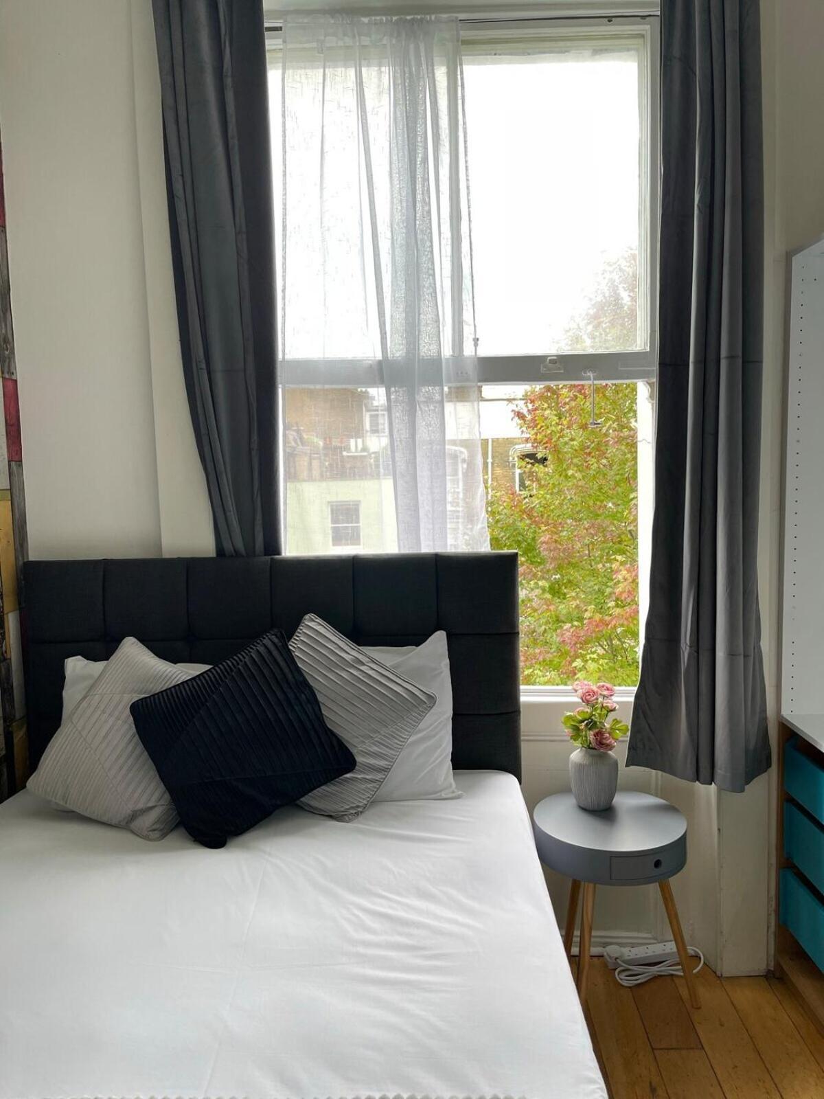 Portobello Road Artistic Studios 'Budget' ลอนดอน ห้อง รูปภาพ