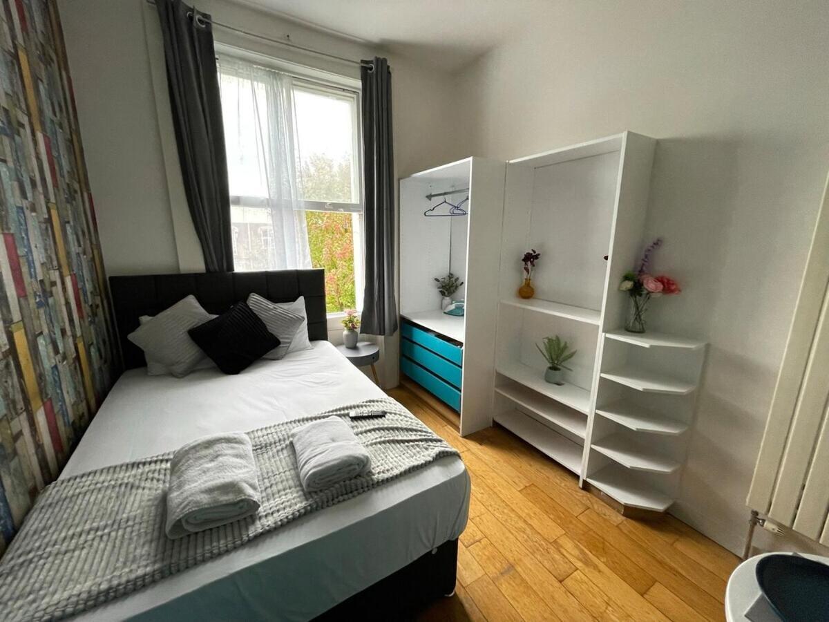 Portobello Road Artistic Studios 'Budget' ลอนดอน ห้อง รูปภาพ