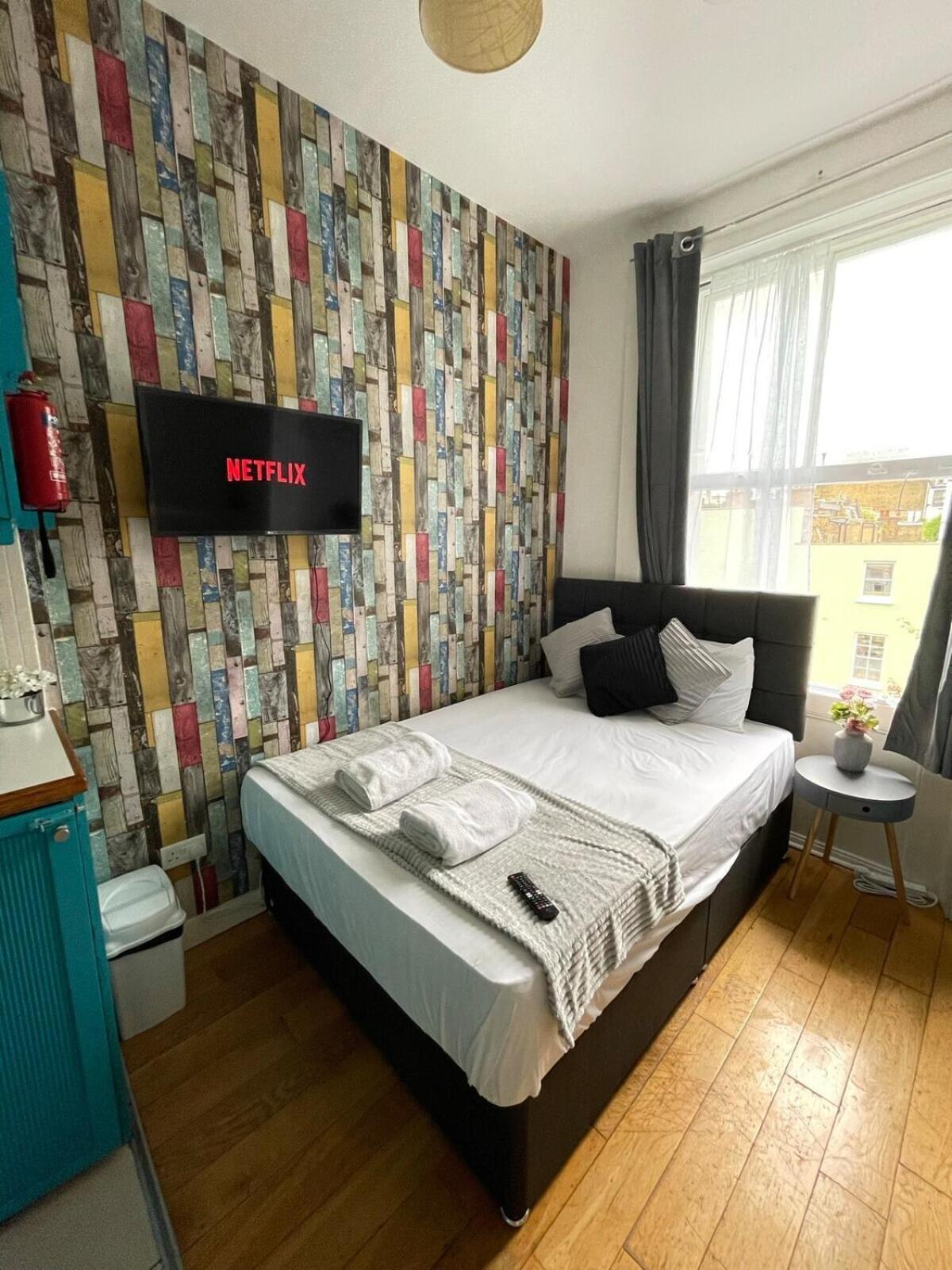 Portobello Road Artistic Studios 'Budget' ลอนดอน ห้อง รูปภาพ