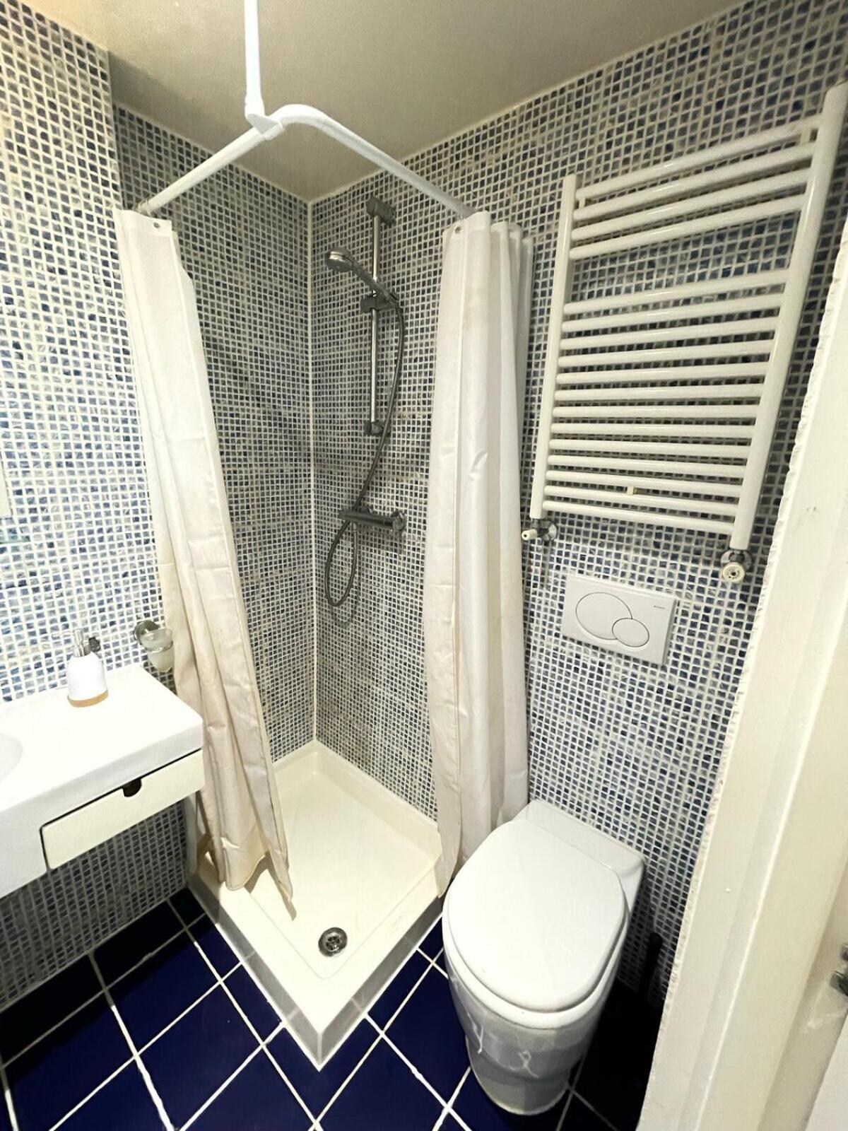 Portobello Road Artistic Studios 'Budget' ลอนดอน ห้อง รูปภาพ